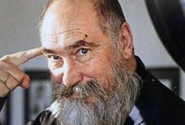 Τζίμης Πανούσης:  Πόσο μπροστά ήταν | 20 χρόνια πριν η προφητική παραγγελία πίτσας – Ηχητικό